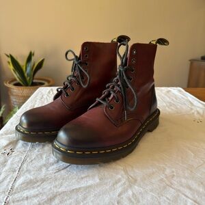 Dr. Martens oxblood 1460 boots size 9 brand new!